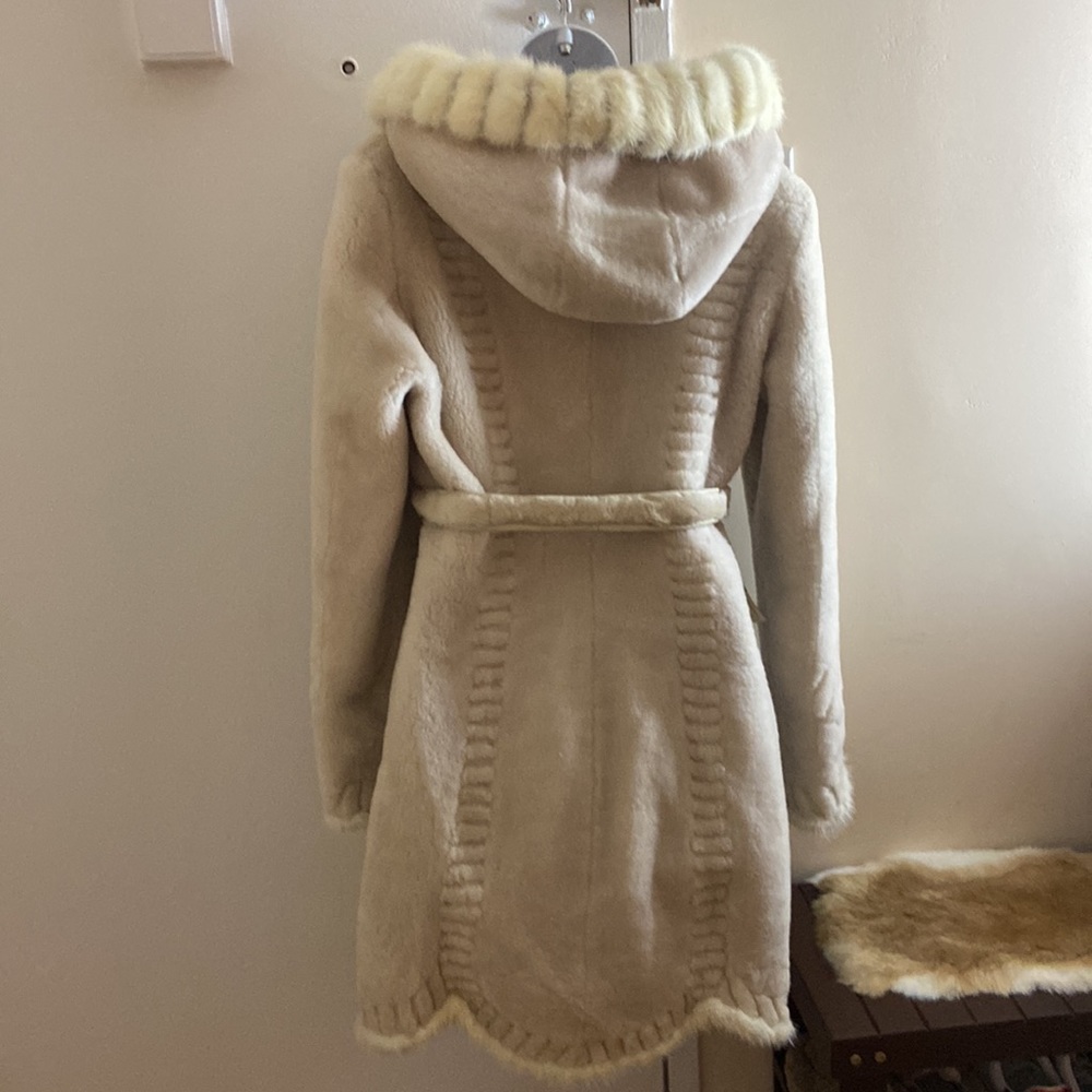 Lamb coat - Picture 2 of 13